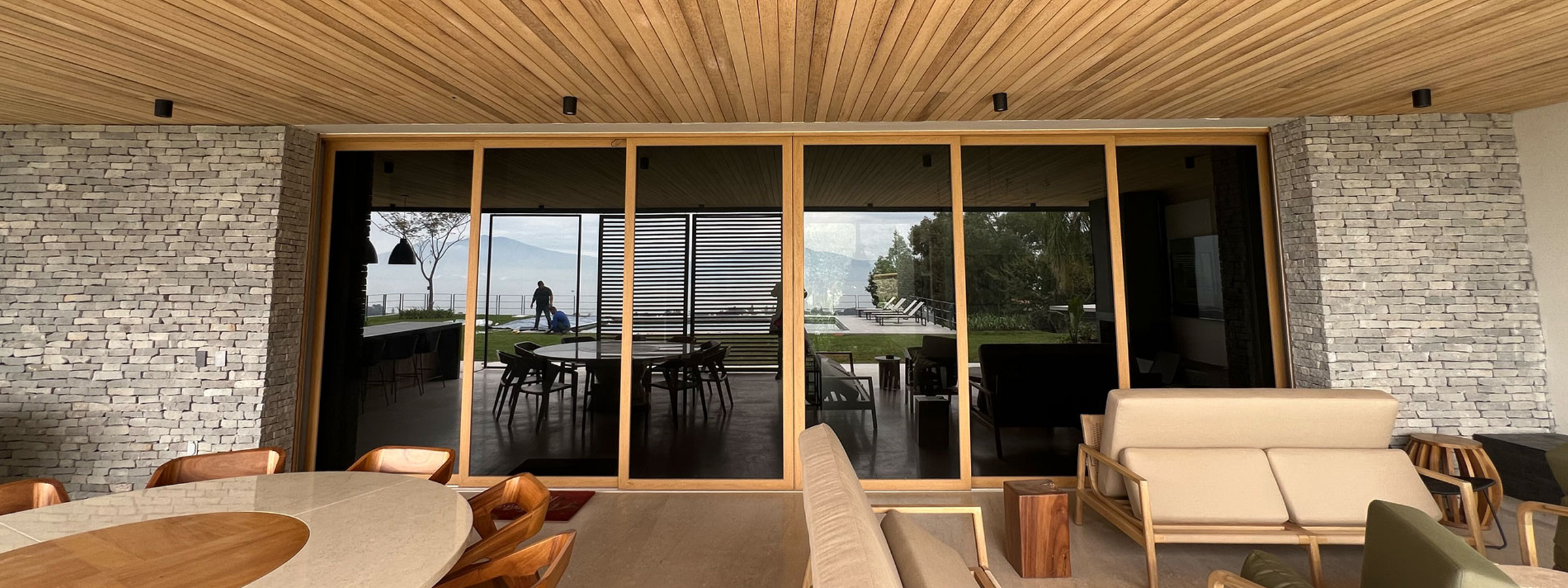 Terraza con ventanales de PVC