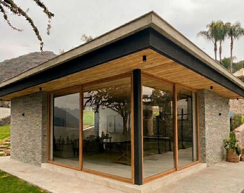 Casa con ventanales de PVC